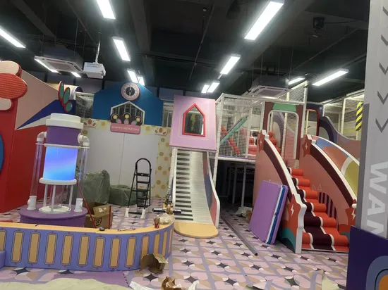 Equipo de juegos para interiores Instalaciones de tobogán de trampolín en jardín de infantes