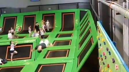 Juego de interior para niños Bungee Jumping Rectangular Trampoline Park con Foam Pit