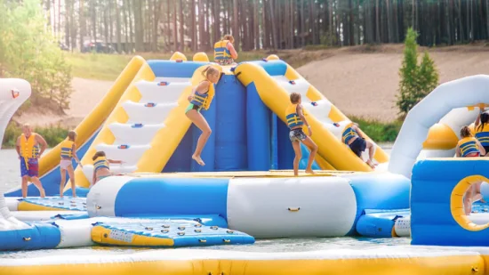 Gran parque acuático inflable Aquapark diseñado por Bounica 150 People Water Trampoline Park